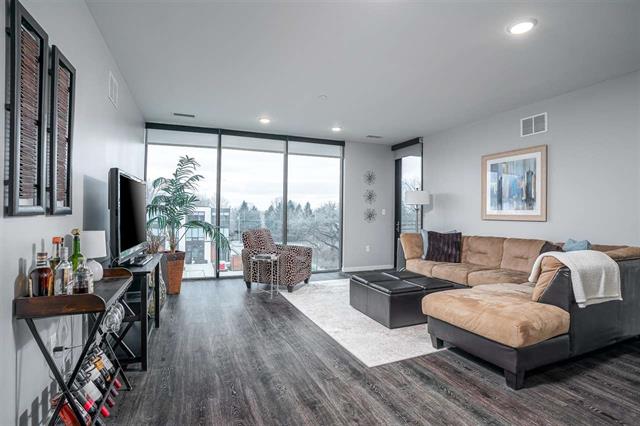 1 University Way - 414